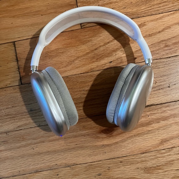 AirPod Max lookalikes - Picture 3 of 5